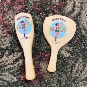 Vintage Wonder Woman brush and mirror set rare